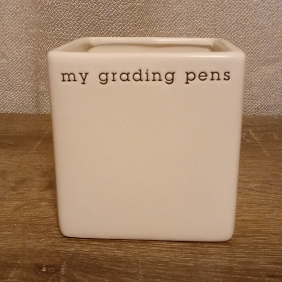 *HOST PICK!* Simplistic Pen Holder For Teachers
